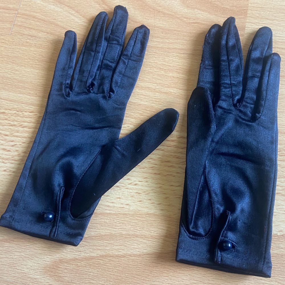 Vintage black gloves